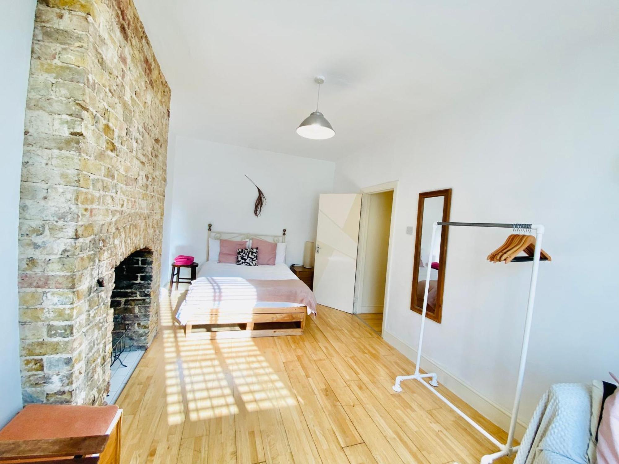 London'S Central East End 2 Bedroom City Apartments Экстерьер фото